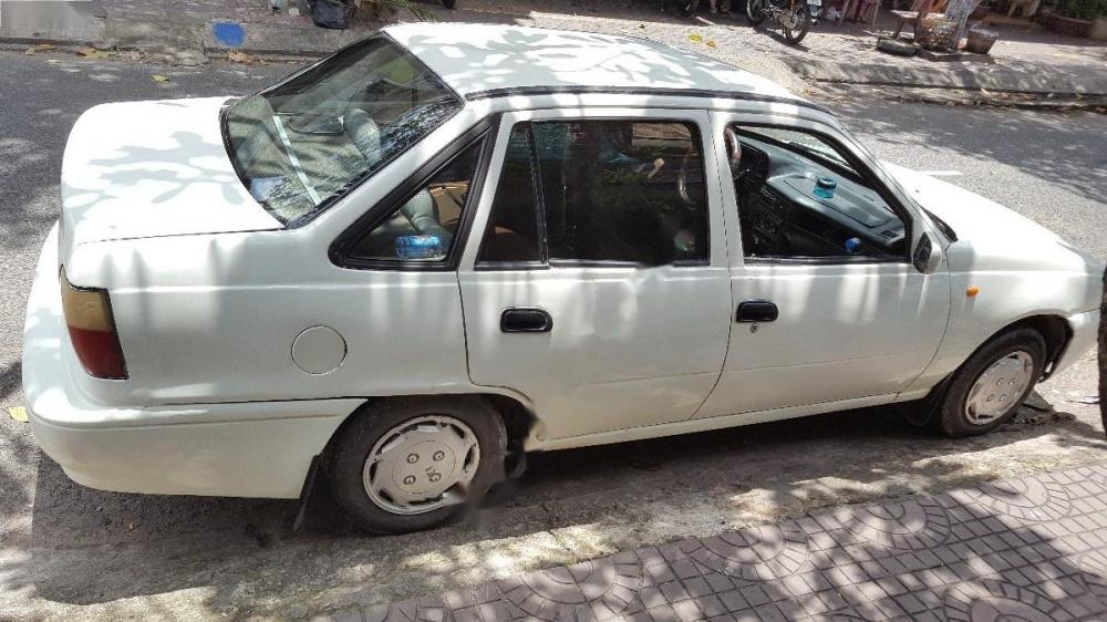 Cần bán gấp Daewoo Cielo đời 1996, màu trắng, nhập khẩu nguyên chiếc số sàn, giá chỉ 40 triệu