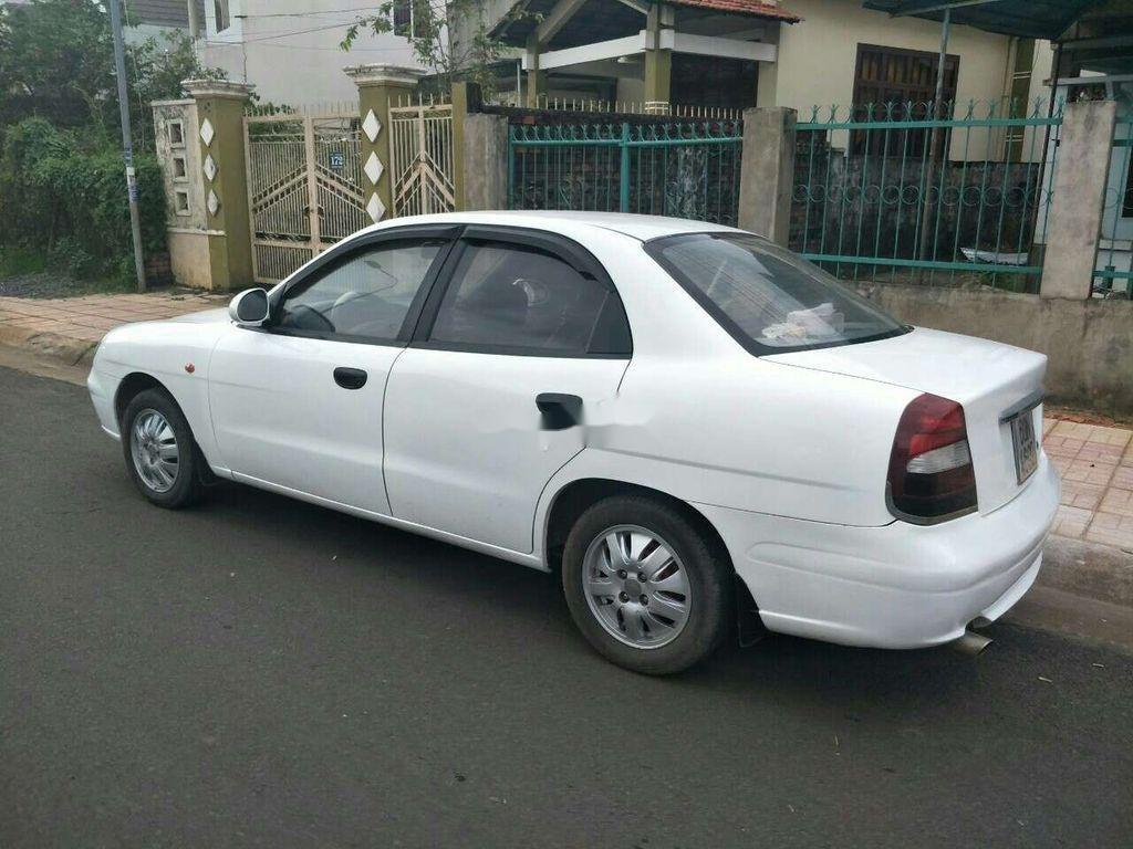 Cần bán xe Daewoo Nubira sản xuất năm 2001, màu trắng xe gia đình