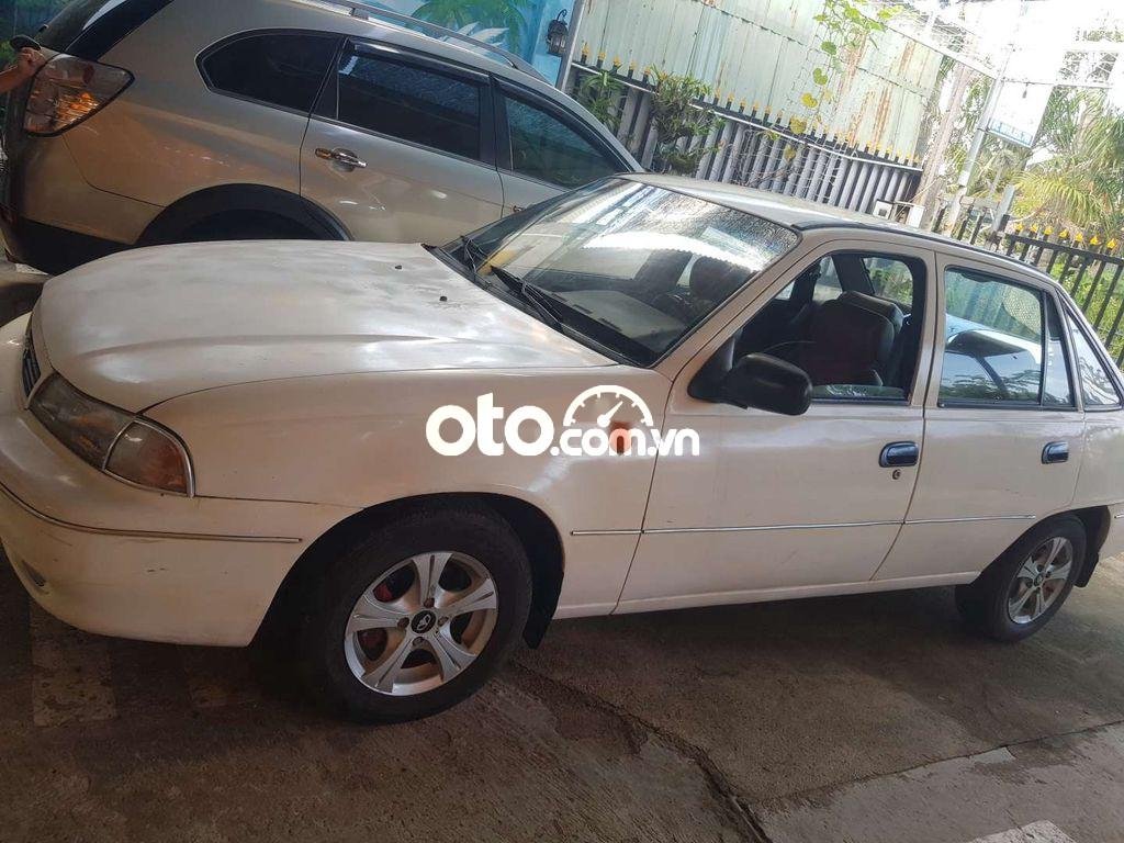 Cần bán Daewoo Cielo đời 1995, màu trắng, nhập khẩu