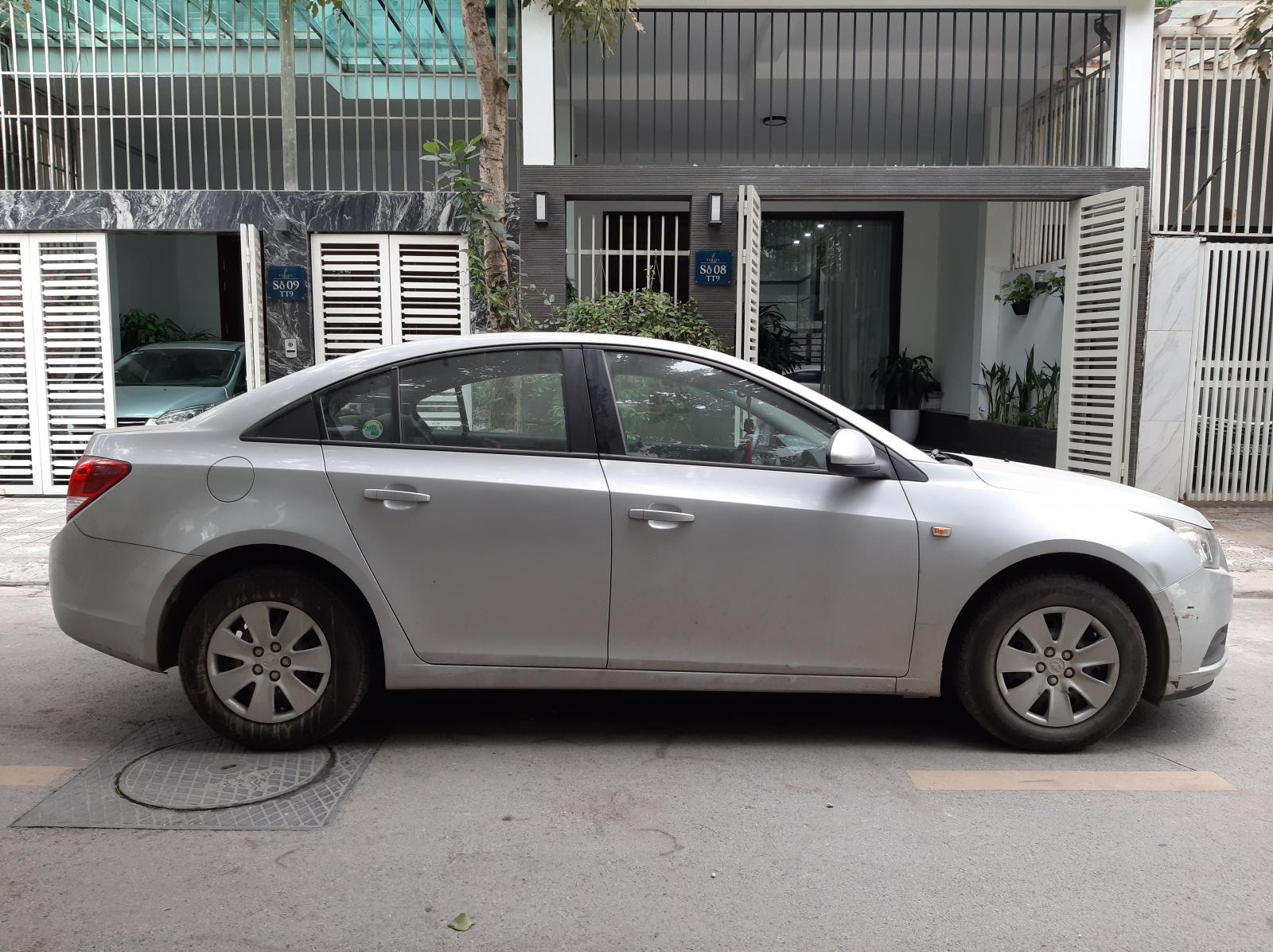 Cần bán xe Daewoo Lacetti Se đời 2009, màu bạc, nhập khẩu nguyên chiếc, xe gia đình