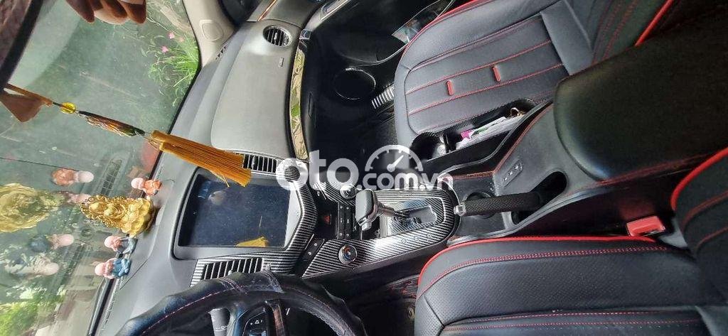 Xe gia đình cần bán
