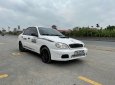 Xe màu trắng