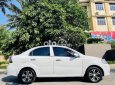 Xe 5 chỗ, đã vô nhiều đồ chơi