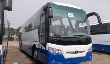 Xe động cơ Doosan Daewoo 47 ghế, trang bị AM/FM, DVD, màn hình LCD 32 inch