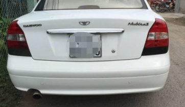 Cần bán gấp Daewoo Nubira sản xuất 2002, màu trắng số tự động