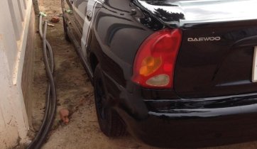 Cần bán gấp Daewoo Lanos SX năm sản xuất 2000, màu đen 