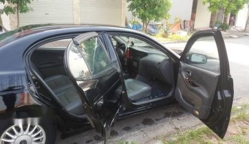 Cần bán xe Daewoo Leganza sản xuất 2000, màu đen, giá tốt