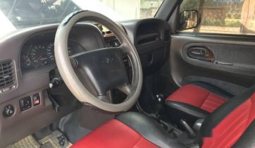 Bán xe Daewoo Karando đời 2000, màu trắng, giá tốt