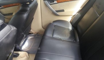 Cần bán xe Daewoo Gentra sx năm 2010, màu trắng, 220 triệu