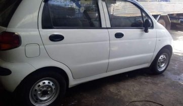 Cần bán gấp Daewoo Matiz SE sản xuất năm 2002, màu trắng, máy chưa đụng tới