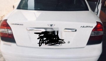 Bán xe Daewoo Nubira đời 2003, màu trắng, giá tốt