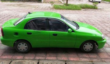 Xe Daewoo Lanos năm 2004, màu xanh lam còn mới