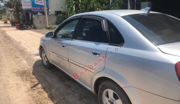Cần bán gấp Daewoo Lacetti năm sản xuất 2005, màu bạc còn mới