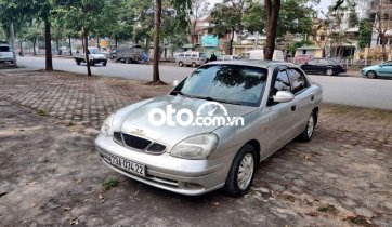 Cần bán gấp Daewoo Nubira đời 2002, màu bạc