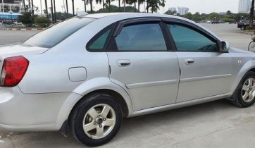 Cần bán gấp Daewoo Lacetti MT năm 2005, màu bạc xe gia đình