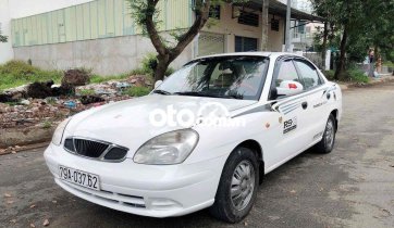 Màu trắng xe gia đình