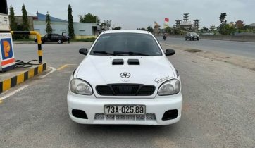 Xe màu trắng