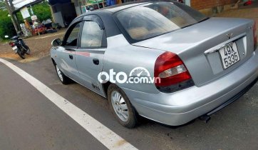 Xe màu bạc