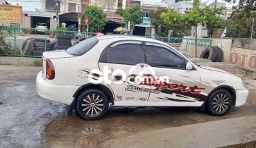 Xe màu trắng, xe nhập
