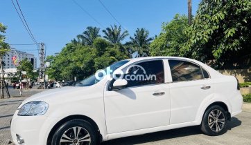 Xe 5 chỗ, đã vô nhiều đồ chơi